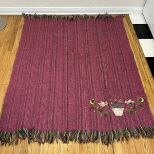 Pier One 1 Wohndecke bestickt rosa lila Schmuck getönt Fransen 55x65 - Bild 1 von 6