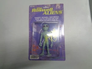Giorgio A. Tsoukalos signierte The Roswell Alien Actionfigur Ancient Aliens - Bild 1 von 6