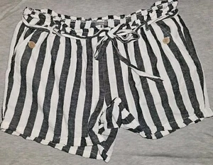 Maurices Damenshorts blau & weiß gestreift Übergröße 22 W Knopf & Taillenband - Bild 1 von 4