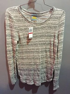 $88 NWT C&C Brand Heather Grey Fitted Sweater - Picture 1 of 2