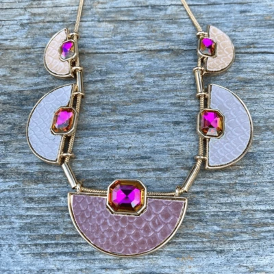 Collar geométrico de diamantes de imitación rosa y oro negro. ¡NUEVO SIN ETIQUETAS! Foto 1 de 4