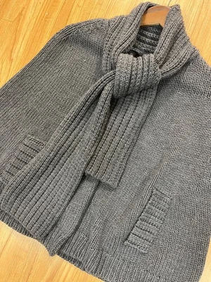 Poncho Banana Republic 100% extra fino lã merino malha capa tamanho M/L cinza escuro - Imagem 1 de 4