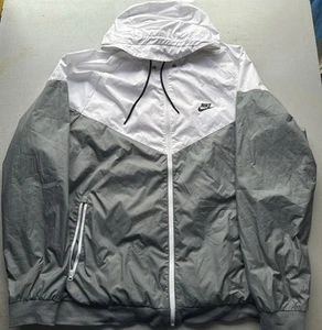 Nike Jacke Herren Gr. 2XL weiß grau Kapuze durchgehender Reißverschluss Taschen Windbreaker weiß - Bild 1 von 7