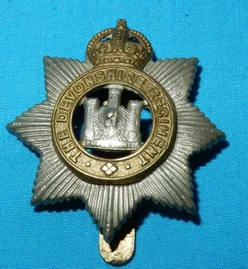 THE DEVONSHIRE REGIMENT MILITARY CAP BADGE - SLIDER - BI METAL - K/C GENUINE - Picture 1 of 2