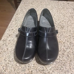 Zueco de cuero negro Dansko Solstice. Mujer Talla US- 9.5. EU-40 - Imagen 1 de 7