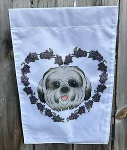 Gartenflagge Hund Shih Tzu innen lila herzförmig 12x18 bunt Haustierliebhaber - Bild 1 von 2