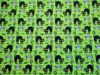 Tela de edredón de Halloween por yarda gatos negros murciélagos ¡BOO! en algodón verde C Foto 1 de 2