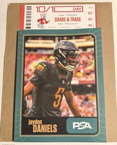 PSA Magazine September 2025 Jayden Daniels SP  Variation + PSA 10/10 DAY Ticket - Foto 1 di 2