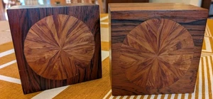 Sujetalibros Jere Osgood años 60 Tulipwood Sunburst mediados de siglo par moderno 5 x 5 x 3 - Imagen 1 de 11