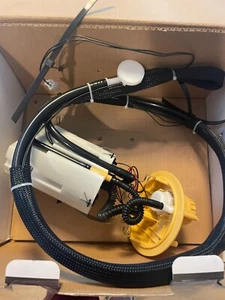 Electric Fuel Pump Assembly for Volvo S60 S80 V70 XC70 XC90 2004 2005 2006 2007 - Picture 1 of 5