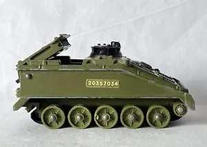 Coche de juguete lanzador de misiles vintage Dinky Toys Inglaterra militar STRIKER #691 736 - Imagen 1 de 11