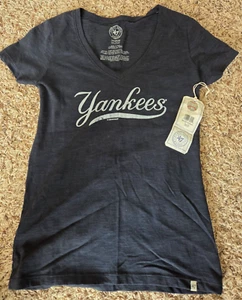 Women's New York Yankees  '47 Brand V-Neck T-Shirt - Size Medium - New with Tags - Picture 1 of 1