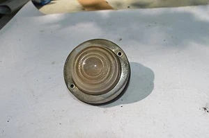 Bisel de luz de respaldo y base de bombilla originales Oldsmobile 1950 - Imagen 1 de 3