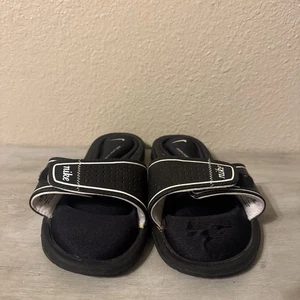 Nike 360883-011 Black Comfort Footbed Slides Slip On Womens Sandals Size 6 Beach - Picture 1 of 6