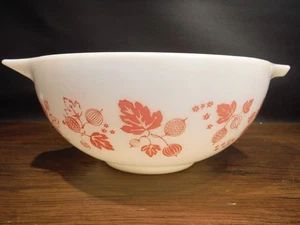 Vintage PYREX Oven Ware GOOSEBERRY Small Mixing Bowl #443 Small Chip - Picture 1 of 6