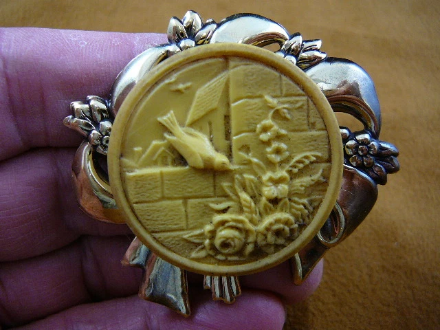 (cm54-8) PAREDE DE ROSAS DE PÁSSARO branco CAMEO pingente de broche de latão colar broche de joias - Imagem 1 de 1