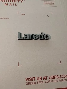 Jeep Cherokee XJ 87-92 Laredo Emblem OEM (A2) - Bild 1 von 2