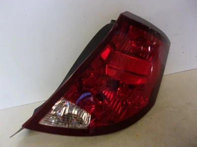 2003 - 2007 年土星离子轿车乘客右手四分之一面板尾灯原始设备制造商 — 第 1/4 张图片