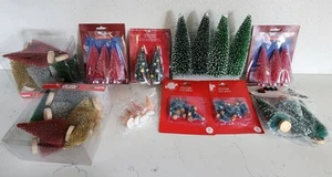 Lotto 55 Alberi Villaggio Natale Floccato Smerigliato Bottiglia Spazzola Basi Rosso Verde NUOVI - Foto 1 di 8