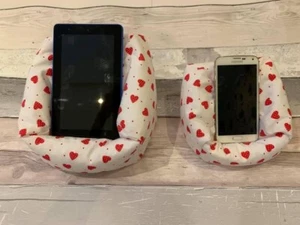 Set X2 Cuori iPad Tablet Cuscino Beanbag Supporto per Tablet Kindle Telefono - Foto 1 di 4