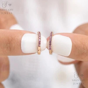 Aretes tipo argolla Huggies de zafiro rosa natural corte redondo de 0,30 quilates en oro macizo - Imagen 1 de 10