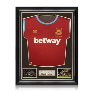 Camiseta de fútbol firmada por Mark Noble del West Ham 2015-16. Marco superior - Imagen 1 de 5
