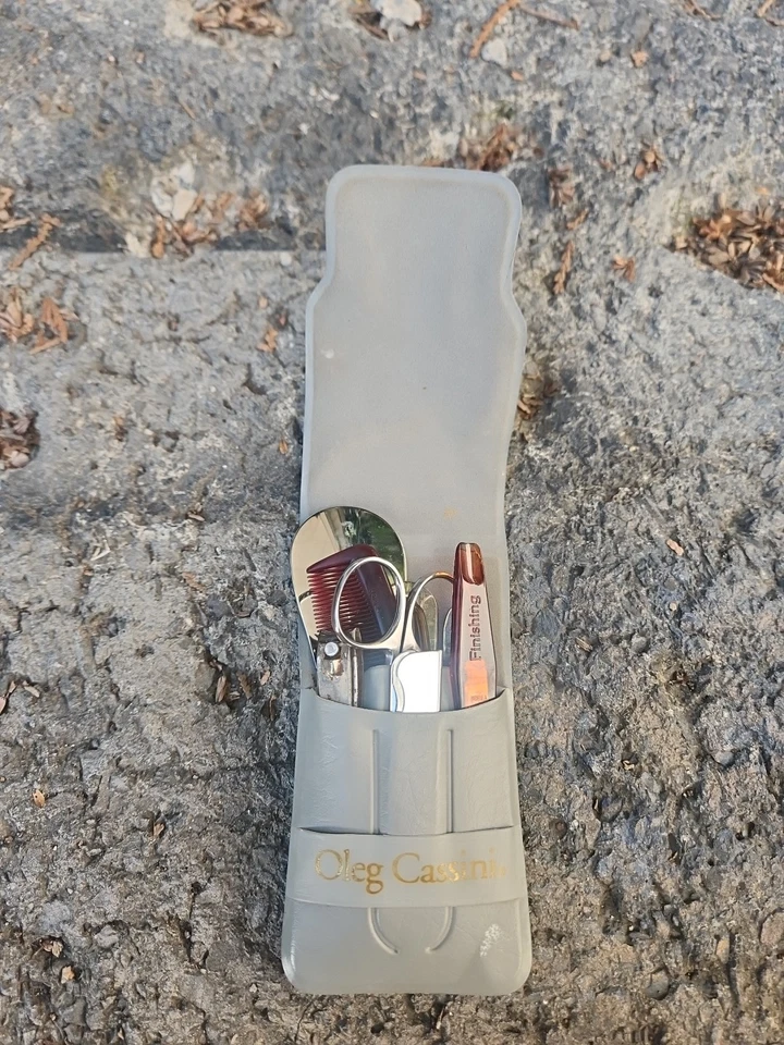 Juego de manicura de viaje vintage Oleg Cassini 9 piezas en estuche GRAN COLECCIONABLE AÑOS 60 Foto 1 de 4