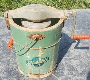 Gelatiera vintage The Alaska tripla azione congelatore 4 QT manovella - Foto 1 di 16