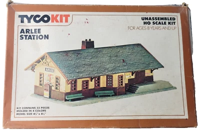 Boxed Vintage Tyco Plastic Model Kit Arlee Train Station - Image 1 of 4