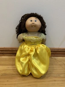 Se adapta a 16” 17” 18” PARCHE DE REPOLLO NIÑOS NIÑA MUÑECA ROPA Princesa Bella Vestido Solo - Imagen 1 de 3