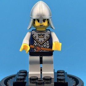 LEGO: Crown Knight w/Scale Mail (CAS360) - From Castle Set 7094 (2007) - RETIRED