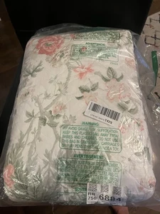 Laura Ashley - Daybed Set, Lightweight Bedding with Matching Shams & Pillow C... - Picture 1 of 4