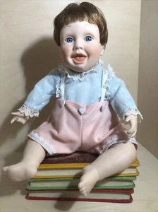 VINTAGE 1991 MBI DANBURY MINT TOY BABY PORCELAIN BROWN HAIR PINK SHORT BLUE TOP - Picture 1 of 12