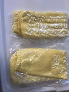 2 PAIRS Deroyal HOSPITAL NON-SKID NO SLIP SOCKS NEW In Package S/M - Picture 1 of 2