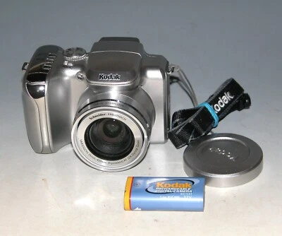 Kodak EasyShare Z612 6.1MP Digital Camera - Silver #3994 - Image 1 of 4