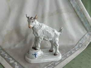 Bellissima statuina Meissen come capra con tazza di latte rovesciata - Foto 1 di 21
