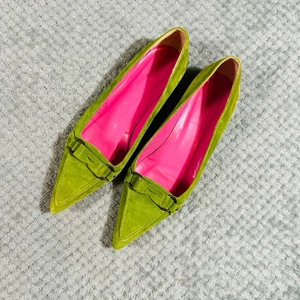 Vintage Y2K J.CREW limettengrün Wildleder spitz zulaufend Kätzchen Ballerinas W9 funky süß Italien - Bild 1 von 6