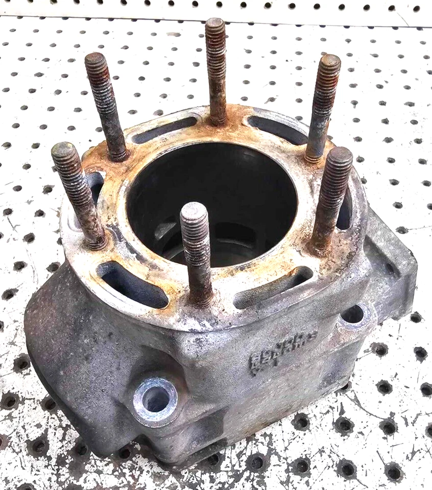 1997-2001 Yamaha Snowmobile Vmax XT XTC SX VT 500 Cylinder 8CJ-11311-00-00 Core - Imagem 1 de 4