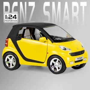 Coche modelo Smart Fortwo 1:24 con características de luz y sonido - Imagen 1 de 7