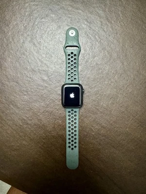 Apple Watch SE 2nd gen 40mm gps Aluminum Case Black - Image 1 of 4