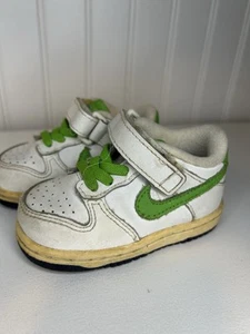 Zapatos Nike vintage para niños pequeños 4C púrpura verde correa unisex - Imagen 1 de 14