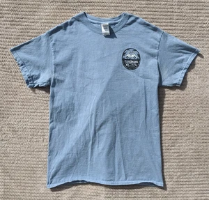 Men GILDAN Heavyweight Blend T-Shirt Blue Graphic "The Fisherman's"- M - Picture 1 of 6
