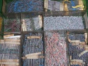 WIDERSTAND MIX 470 Ohm - 820 K Ohm <0,5W DIVERSE 100 WIDERSTÄNDE        23206-14 - Picture 1 of 1