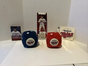 Minnesota Twins Lot Fuzzy Dice, Spielticket signiert von Joe Nathan, Spielplan 2009 - Bild 1 von 1