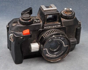NIKON NIKONOS IV-A FOTOCAMERA PELLICOLA SUBACQUEA CON OBIETTIVO SOLO PER DISPLAY - Foto 1 di 3