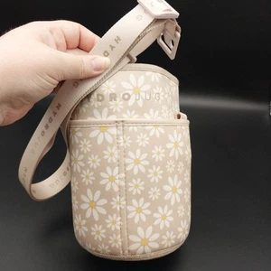 Light Tan with White Daisies Hydrojug Sleeve 73 Ounce 2 Pockets Adjustable Strap - Picture 1 of 9