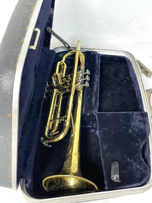 Instrumento de latón trompeta KING 600 U.S.A. con estuche rígido serie # 660453 Foto 1 de 4