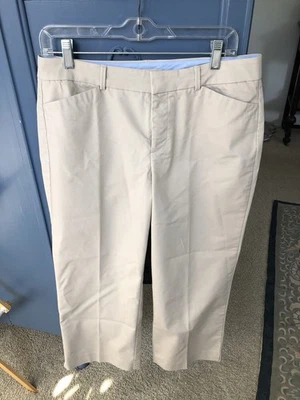 Dockers Women's Capri Pants  Size 10 Light Khaki Mid-rise Curvy Excell. Cond. - Image 1 of 4
