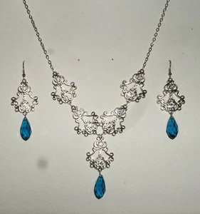JUEGO DE PENDIENTES COLLAR BRIOLETTE AZUL PAVO REAL PLATEADO ESTILO VICTORIANO FILIGRANA - Imagen 1 de 7