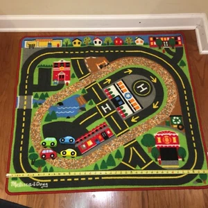 Alfombra de carretera Melissa & Doug Round Town alfombra de juego con 4 coches de juguete de madera - Imagen 1 de 5